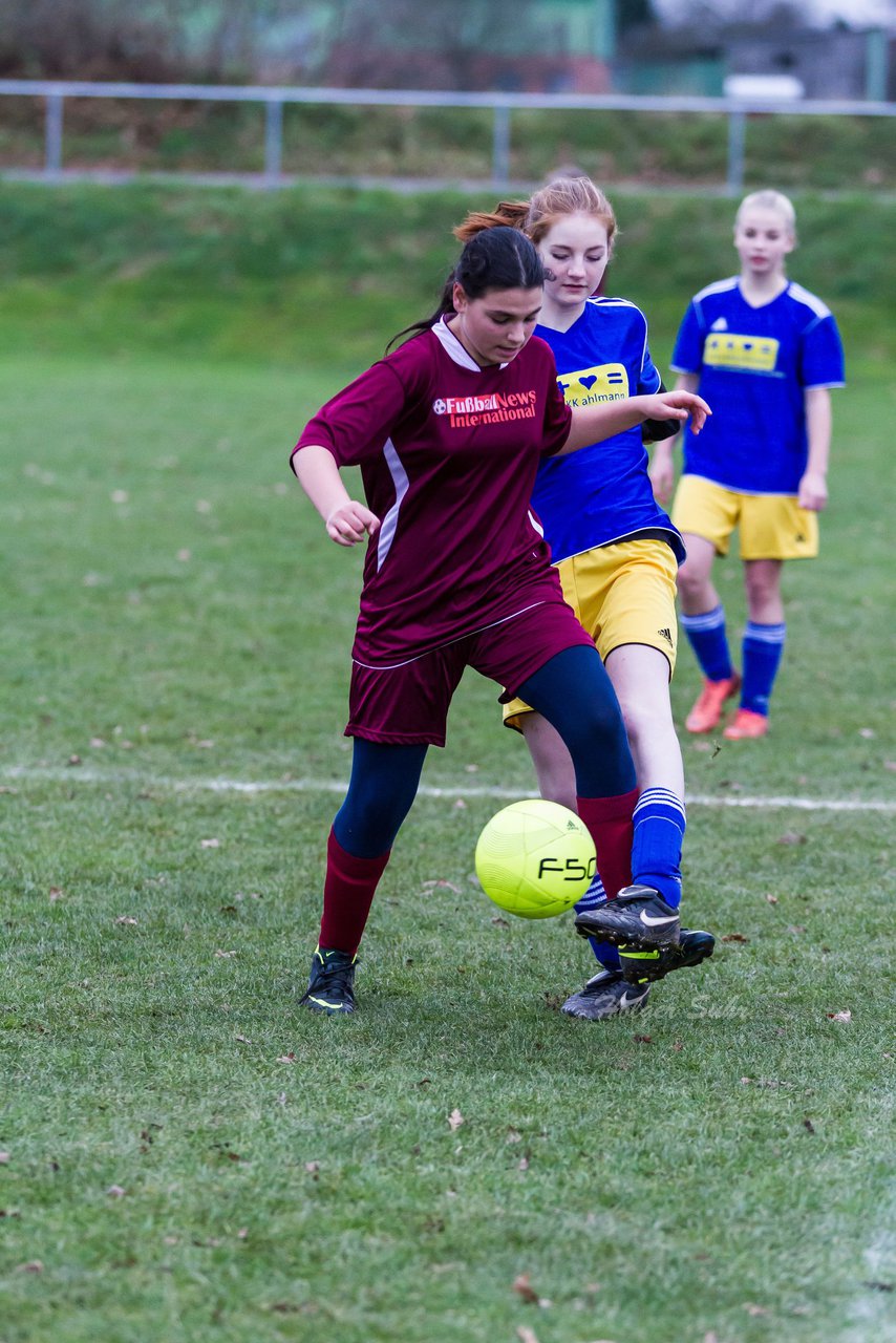 Bild 213 - B-Juniorinnen TSV Gnutz o.W. - SV Henstedt Ulzburg II : Ergebnis: ca. 5:0